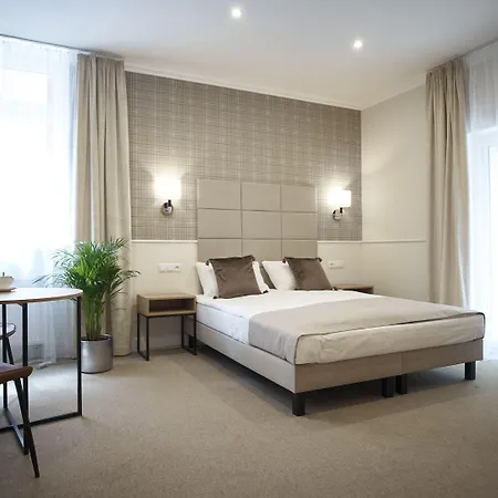 Klasztorna 25 Apartahotel 3*