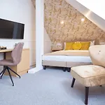 شقة فندقية Klasztorna 25