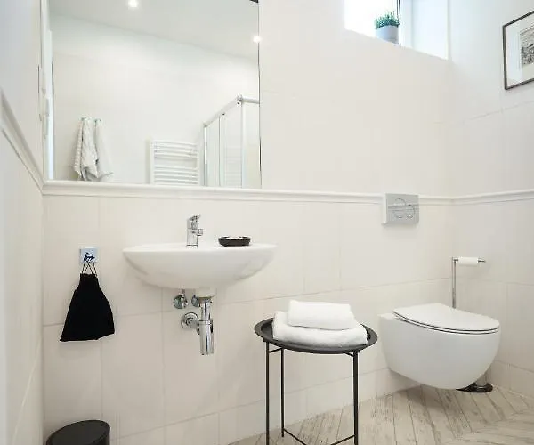 Apart Otel Klasztorna 25