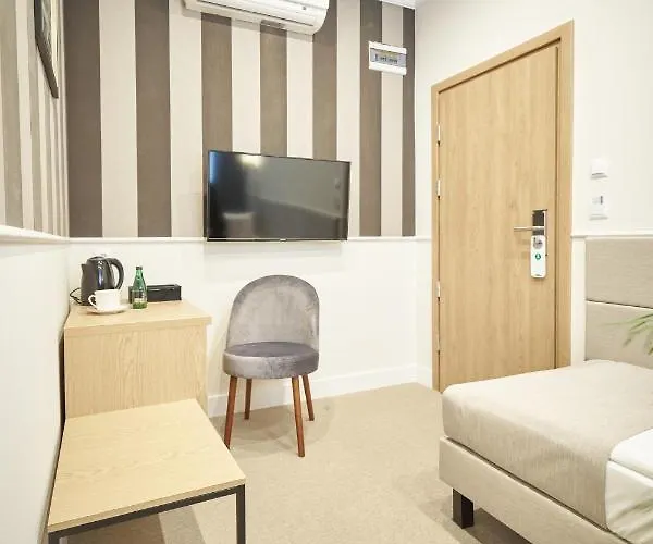 Apart Otel Klasztorna 25